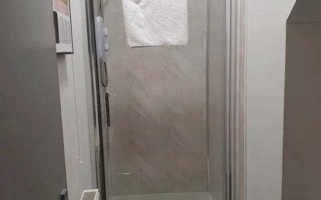 Townhouse @ 110 Etruria Vale Road Stoke