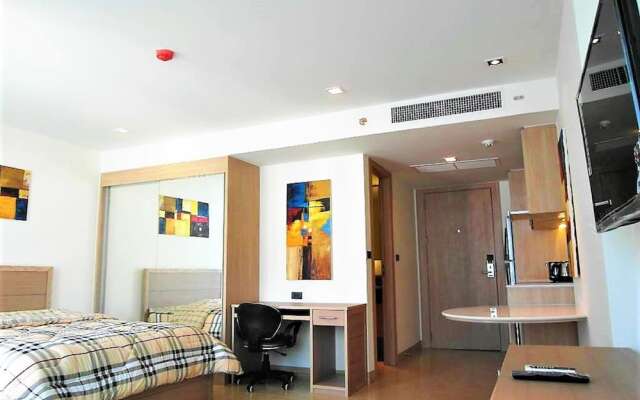 "the Cliff sea & Pool Views Studio Apartment Pratumnak Pattaya"