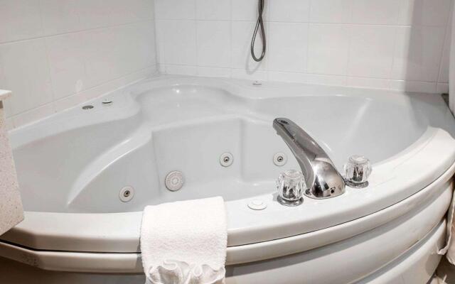 Quality Inn Grand Suites Bellingham