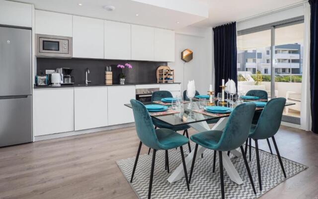 2313-Amazing new luxury apartment with three bedrooms