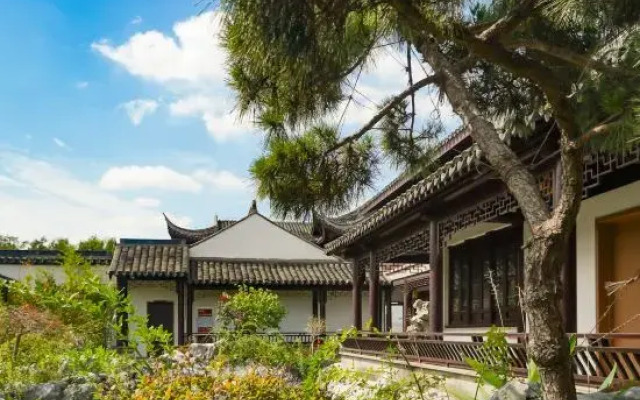 Guli Hongdou Resort • Lake Lodge
