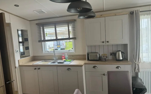 Luxury 2 Bedroom van Linen Included Pets go Free