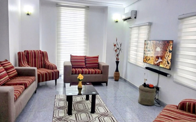 Lovely 2-bedroom Serviced Apartment With a Balcony