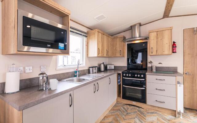 Squirrel Lodge with Hot Tub