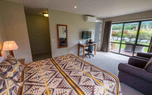 Manakau Lodge