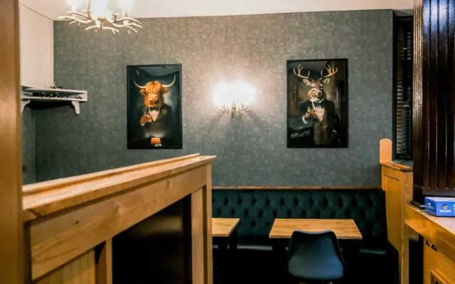 Hillside Hotel & Restaurant