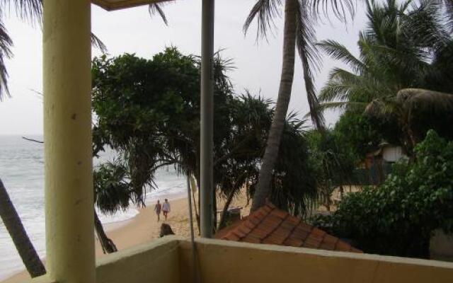 Bandula's Beach Inn