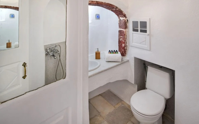 Cosmoia Cave House