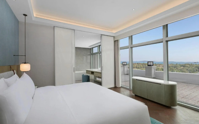 Xiamen International Seaside Hotel (hotel corridor leads to the stone exhibition hall)