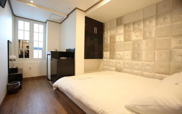 Myeongdong MOM House