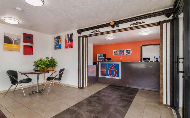 Motel 6 Attalla, AL