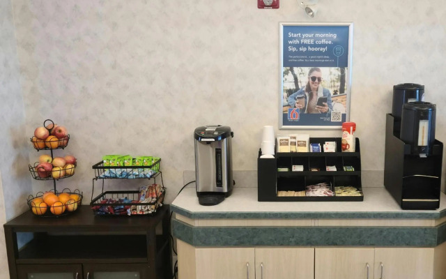 Motel 6 Grande Prairie, AB