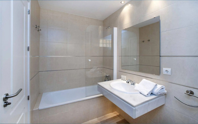 Leo Isla Canela Selection