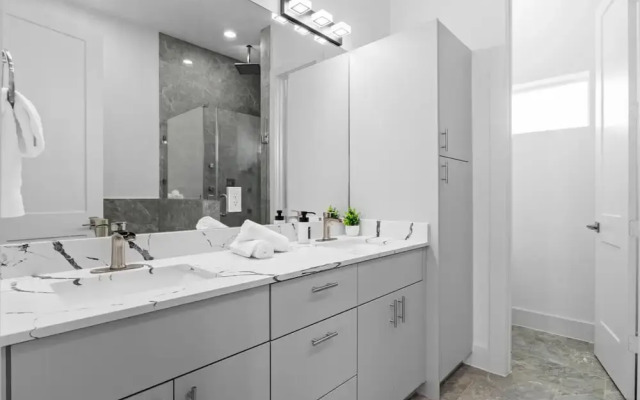 Downtown Houston 3BR Bachelorette Escape
