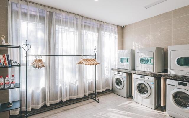 Atour Hotel Haining Leather City Nanguanxiang