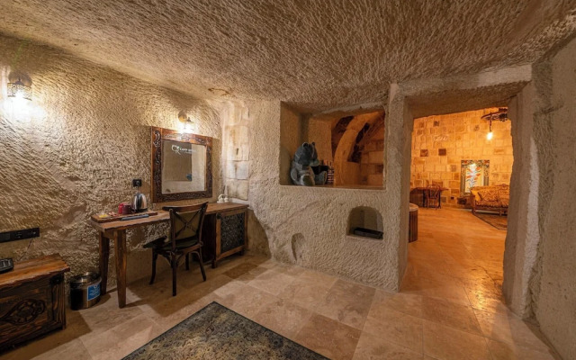 Capp Royal Cave Hotel