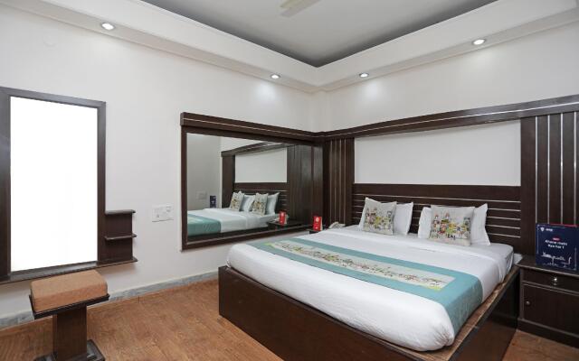 OYO 3072 Royal Villa