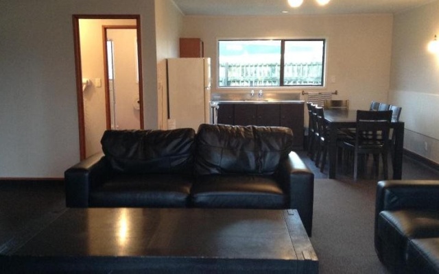 Highwayman Motel – Lobby – Masterton