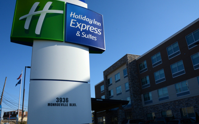 Holiday Inn Express & Suites Pittsburgh - Monroeville