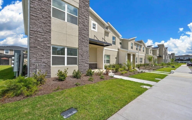 Tvpm-4263pd/sl 5 Bedroom Townhouse by RedAwning