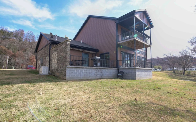 Riverfront Cotter Home: Close to Trout Fishing!