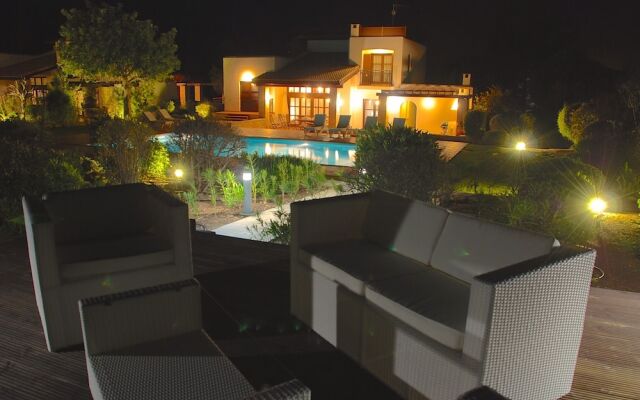 Villa 32 - Limni
