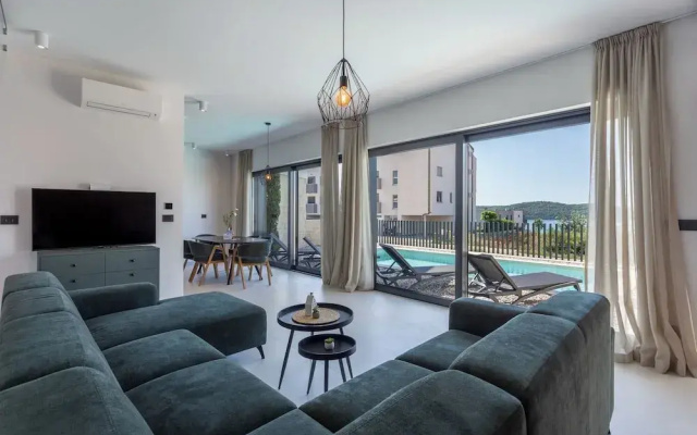 Villa Yana with Pool and Sea View