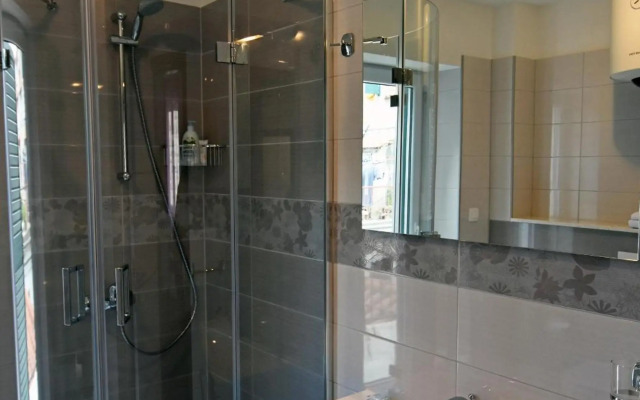 Apartments and rooms with WiFi Split - 18909