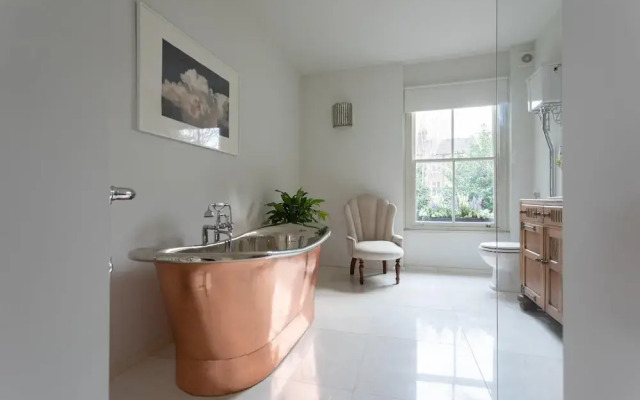 Macfarlane Road II by Onefinestay