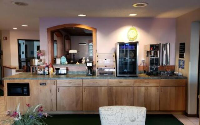 The Center Lodge and Jacuzzi Suites
