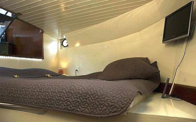 Houseboat Ms Luctor