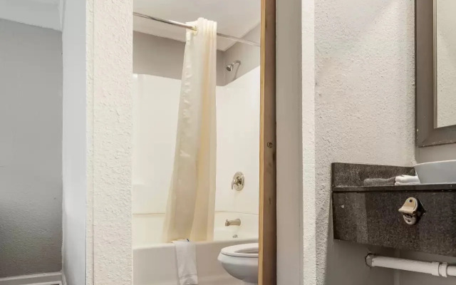 Rodeway Inn & Suites Fenton