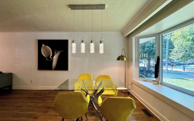 The Cozy Crescent Comforts Stay