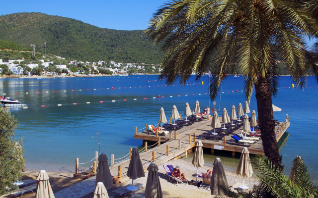 Izer Hotel Beach Club