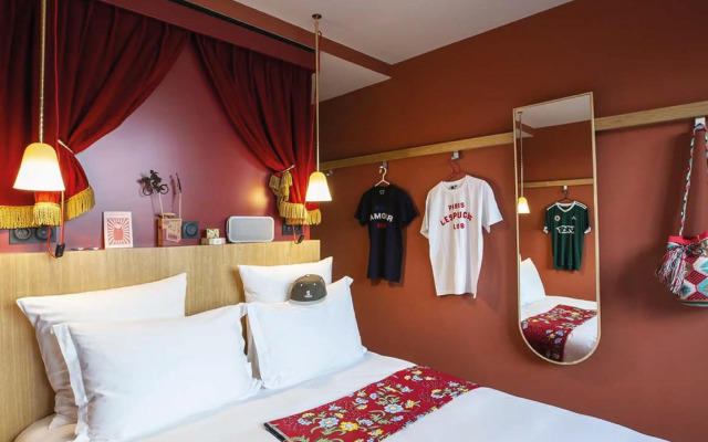 Mob Hotel Paris les Puces