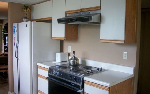 Four Seasons Racquet Club Condominiums