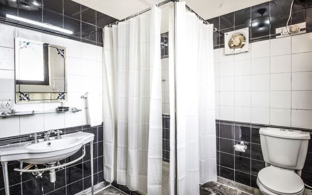 FabHotel Sugan Niwas Palace Bani Park