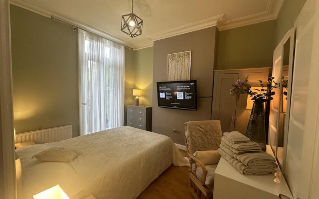 My Sky London House Near Attractions