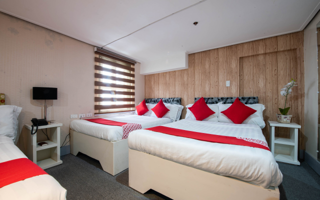 OYO 492 Sunset View Ridge Residences