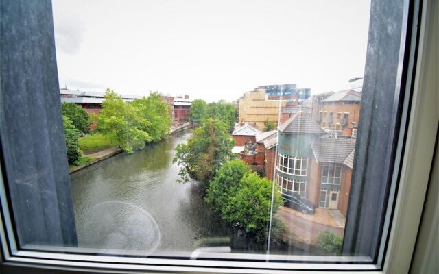 Kennet House Superior Serviced Apartment
