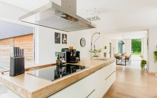 Lanaken Retreat Pool Jacuzzi and Sauna