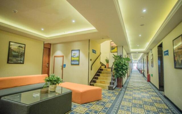 Pai Hotel Guiyang North Railway Station