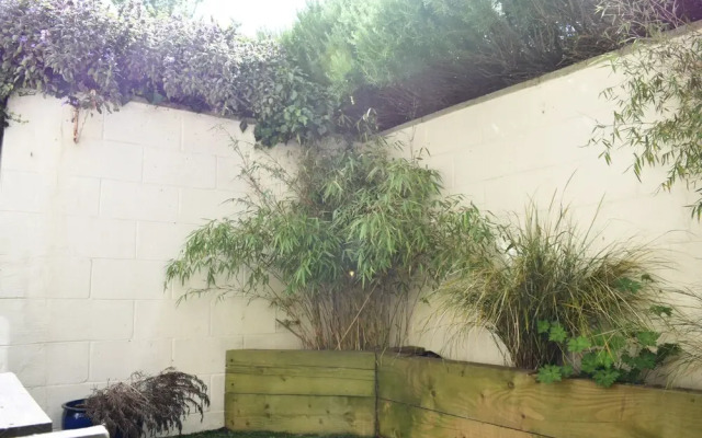 Modern 3 Bedroom Flat in Central Brighton Townhouse
