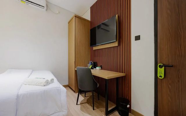Urbanview Hotel Yampi TB Simatupang
