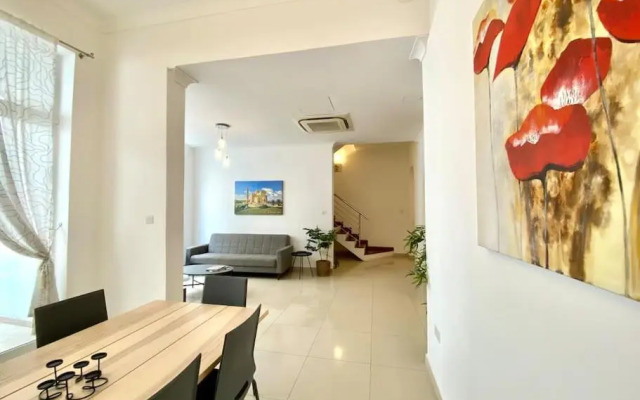 Hard to come by - modern & huge house in Sliema