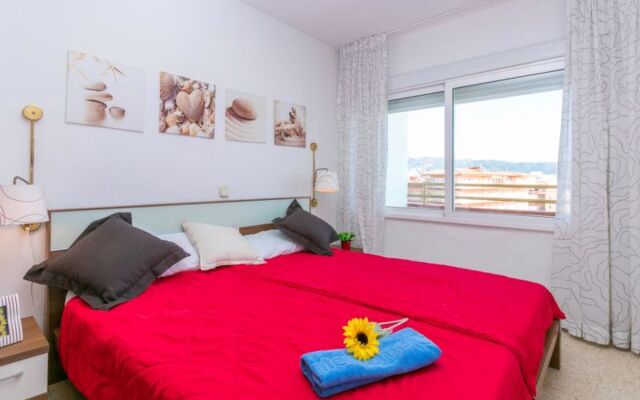 Roses Holiday Center 37940