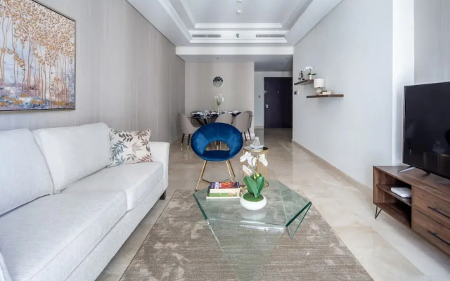 Luxuriously Elegant 2BR Apartment in Downtown Dubai