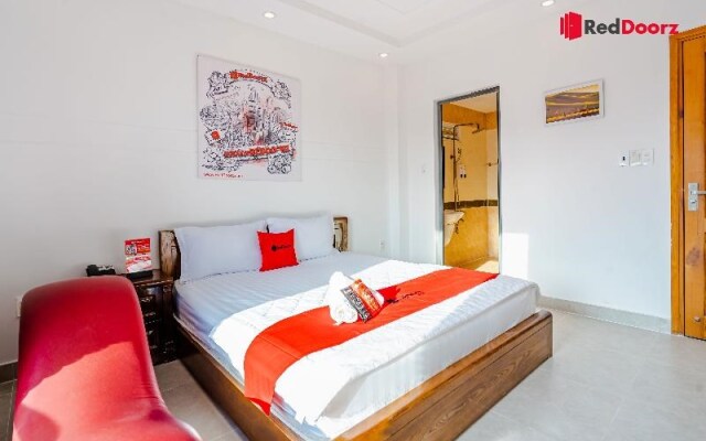 RedDoorz The Sun Hotel near Duong Quang Ham Street