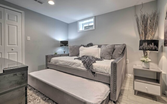 Modern DC Apartment ~ 6 Mi to National Mall!