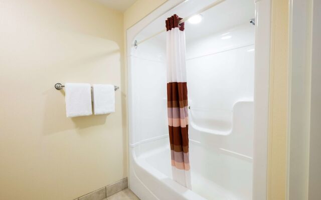 Red Roof Inn PLUS+ Boston - Logan